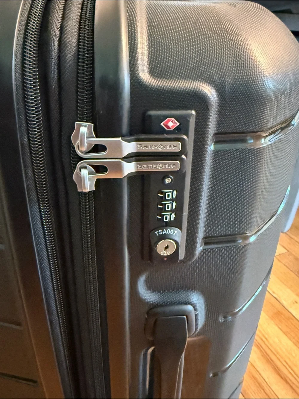 Samsonite Black Freeform Medium Check-in Hardside Spinner